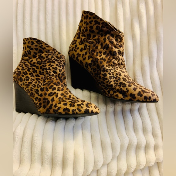 IMPO NWOT LEOPARD WEDGE HEEL BOOTIES rear zipper, stretchy suede like material - Picture 3 of 8